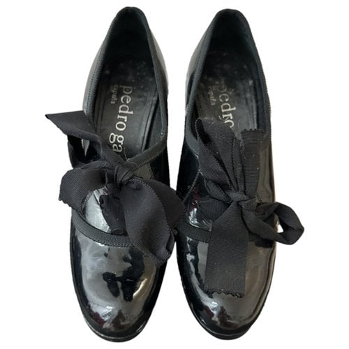 Pre-owned Pedro Garcia Patent Leather Heels In Black
