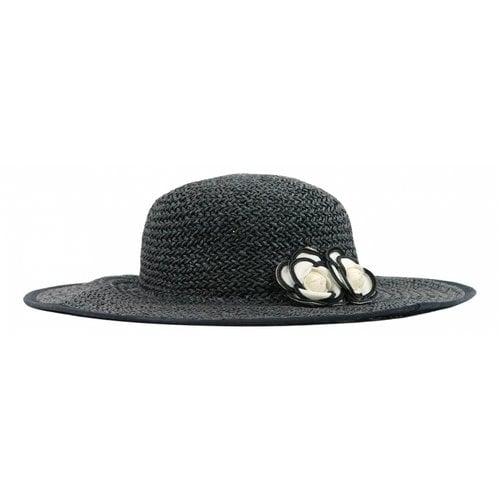 Pre-owned Chanel Cloth Hat In Black