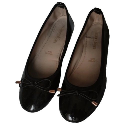Pre-owned Manoukian Patent Leather Ballet Flats In Black
