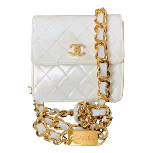 Pre-owned Chanel Timeless/classique Patent Leather Purse In White