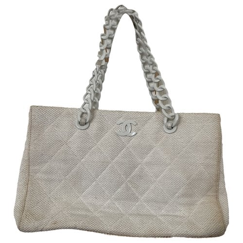 Pre-owned Chanel Classic Cc Shopping Patent Leather Tote In White