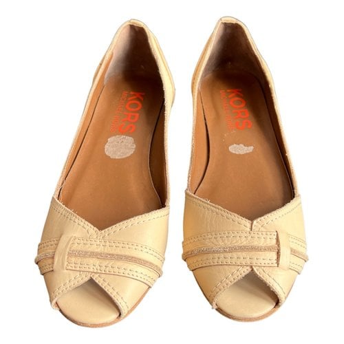 Pre-owned Michael Kors Leather Flats In Beige