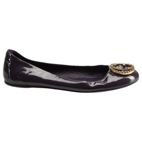 Pre-owned Gucci Patent Leather Flats In Purple