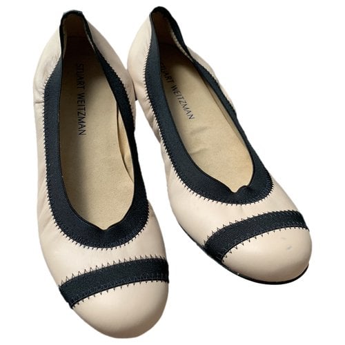 Pre-owned Stuart Weitzman Leather Flats In Black