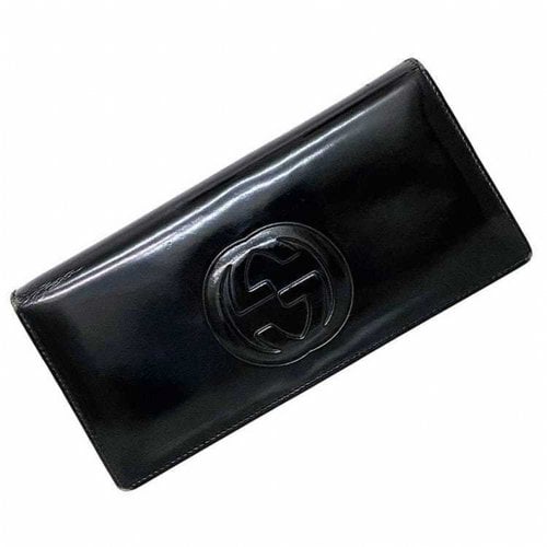Pre-owned Gucci Interlocking Patent Leather Wallet In Black