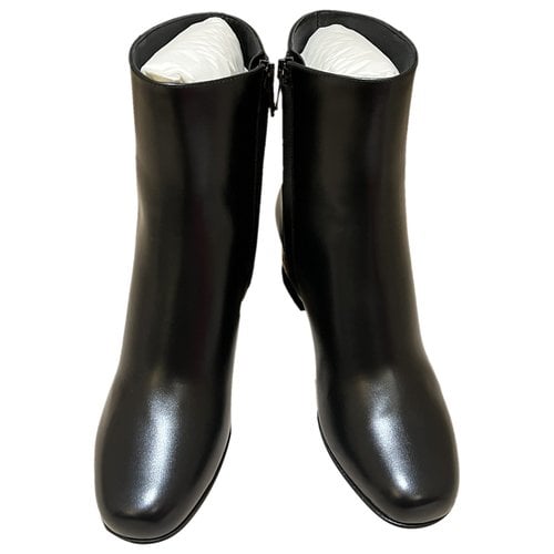 Pre-owned Valentino Garavani Vlogo Leather Ankle Boots In Black