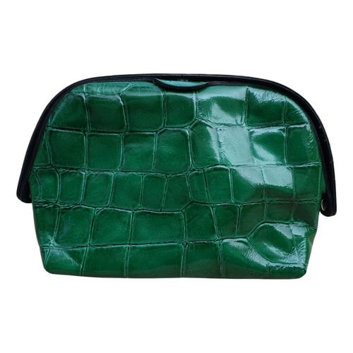 Pre-owned Furla Clutch Bag In Green