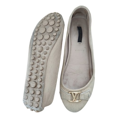 Pre-owned Louis Vuitton Dauphine Leather Flats In Beige