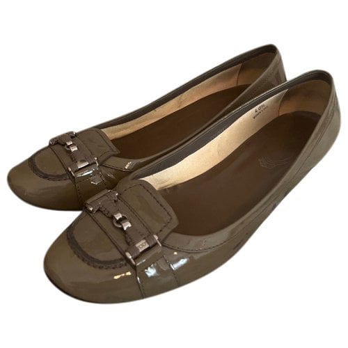Pre-owned Tod's Patent Leather Heels In Khaki