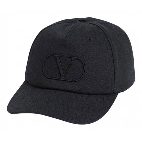 Pre-owned Valentino Garavani Cap In Black