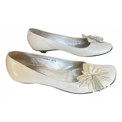 Pre-owned Janet & Janet Leather Ballet Flats In White