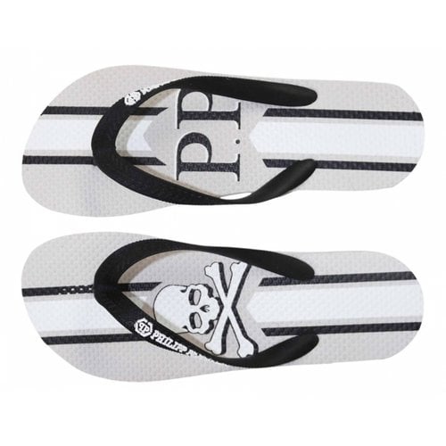 Pre-owned Philipp Plein Flip Flops In Grey
