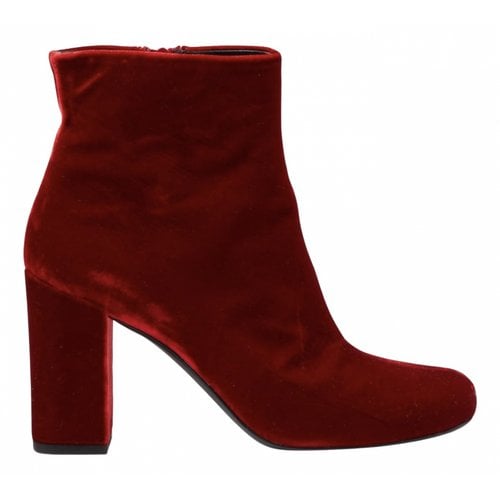 Pre-owned Saint Laurent Lou Velvet Boots In Red