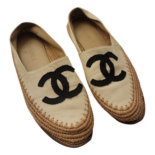 Pre-owned Chanel Leather Mules & Clogs In White
