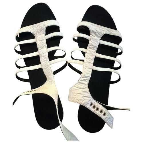 Pre-owned Givenchy Leather Sandal In White