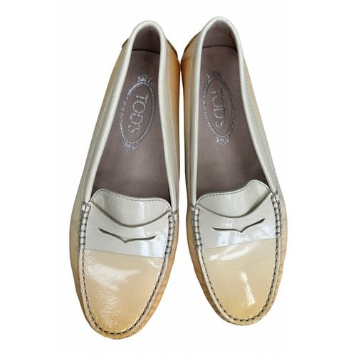 Pre-owned Tod's Patent Leather Flats In Yellow