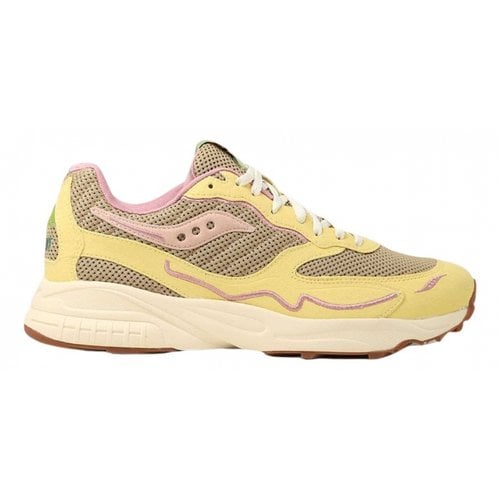 Pre-owned Saucony Low Trainers In Yellow