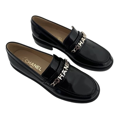 Pre-owned Chanel Patent Leather Flats In Black