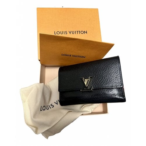 Pre-owned Louis Vuitton Capucines Leather Wallet In Black