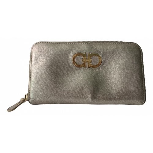 Pre-owned Ferragamo Leather Wallet In Gold