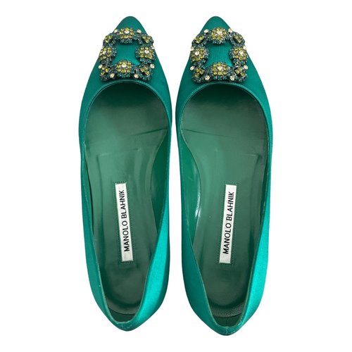 Pre-owned Manolo Blahnik Hangisi Cloth Flats In Green