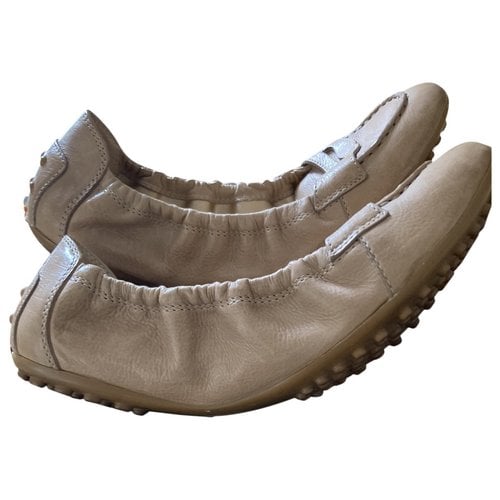 Pre-owned Tod's Leather Ballet Flats In Beige