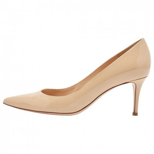 Pre-owned Gianvito Rossi Patent Leather Heels In Beige
