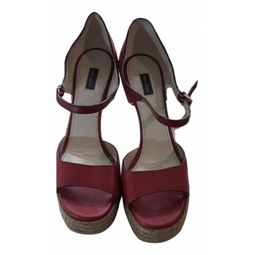 Pre-owned Marc Jacobs Leather Sandals In Burgundy