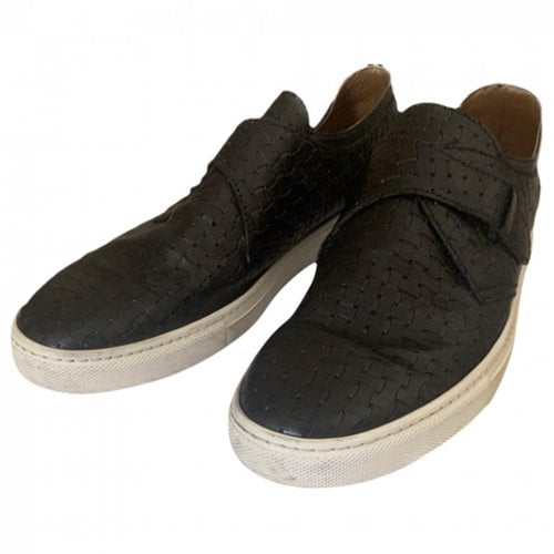 Pre-owned Doucal's Leather Low Trainers In Black