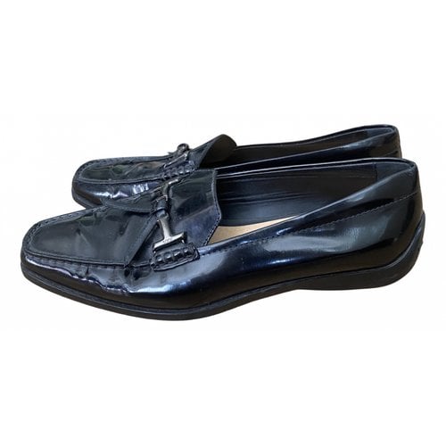 Pre-owned Tod's Patent Leather Flats In Black
