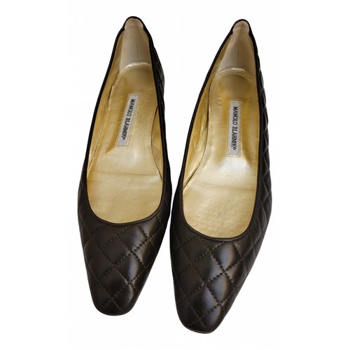 Pre-owned Manolo Blahnik Leather Flats In Brown