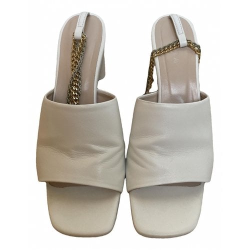 Pre-owned Kalda Leather Sandals In White
