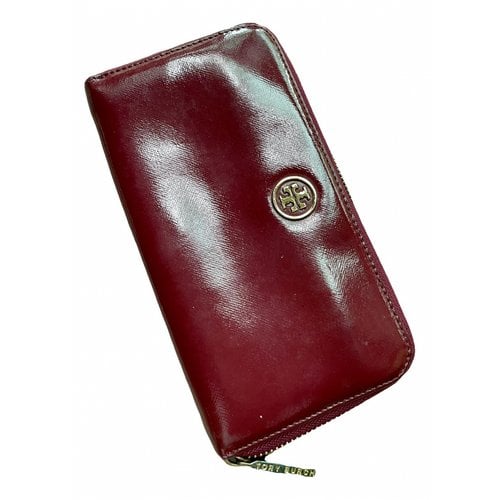 Pre-owned Tory Burch Patent Leather Wallet In Burgundy