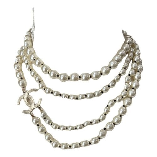 Pre-owned Chanel Cc Necklace In White