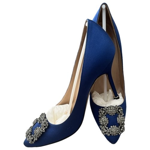 Pre-owned Manolo Blahnik Hangisi Velvet Heels In Blue