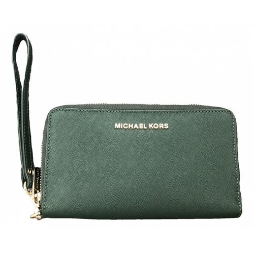 Pre-owned Michael Kors Jet Set Leather Wallet In Green