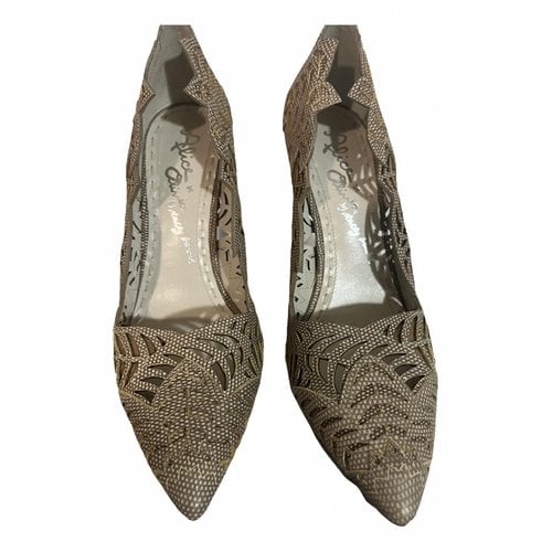 Pre-owned Alice And Olivia Leather Heels In Beige