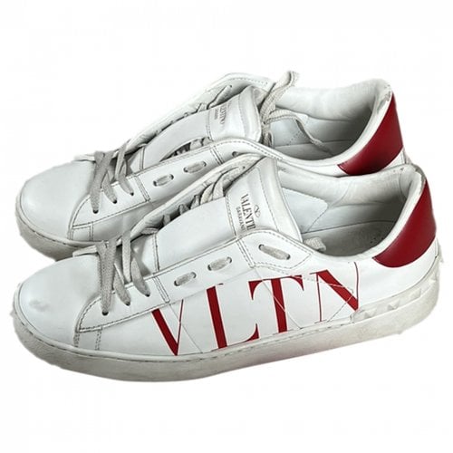 Pre-owned Valentino Garavani Open Vltn Leather Trainers In White