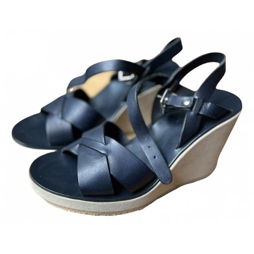 Pre-owned Apc Leather Mules & Clogs In Navy