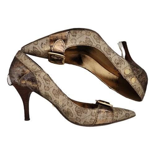 Pre-owned Guess Cloth Heels In Gold