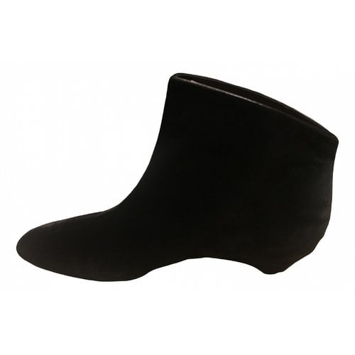 Pre-owned Alaïa Velvet Boots In Black