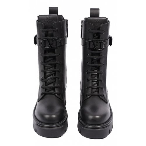 Pre-owned Valentino Garavani Leather Snow Boots In Black