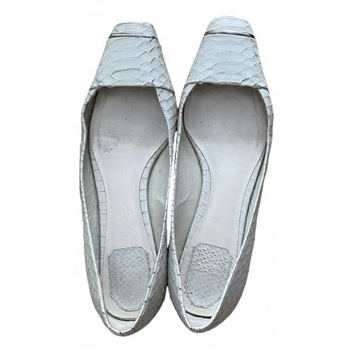 Pre-owned Dior Leather Ballet Flats In Ecru