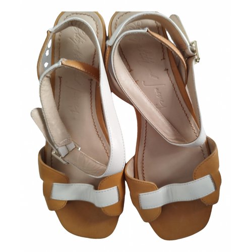 Pre-owned Elizabeth And James Leather Flats In Camel