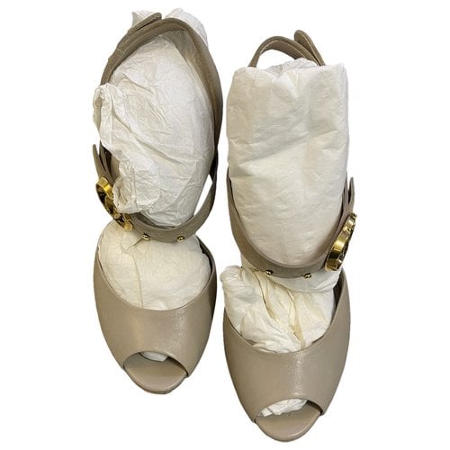 Pre-owned Gucci Leather Sandals In Beige