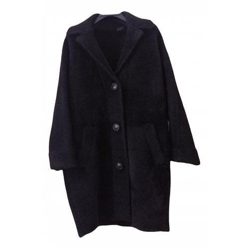 Pre-owned Pinko Coat In Black