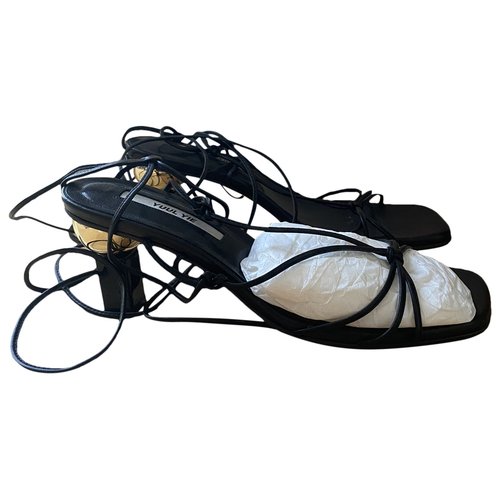 Pre-owned Yuul Yie Leather Sandal In Black