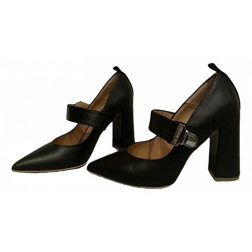 Pre-owned Moschino Love Leather Heels In Black