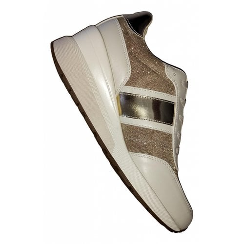 Pre-owned Michael Kors Leather Trainers In Gold