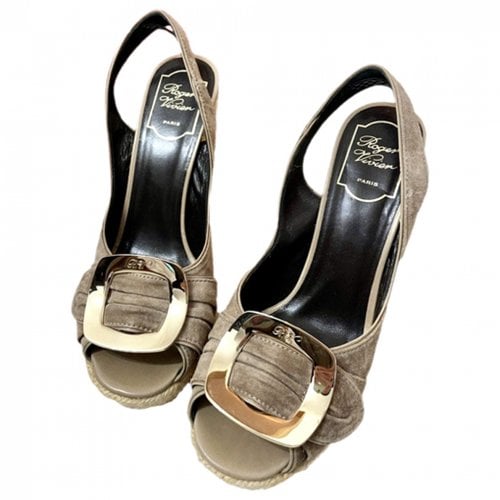 Pre-owned Roger Vivier Mules & Clogs In Grey